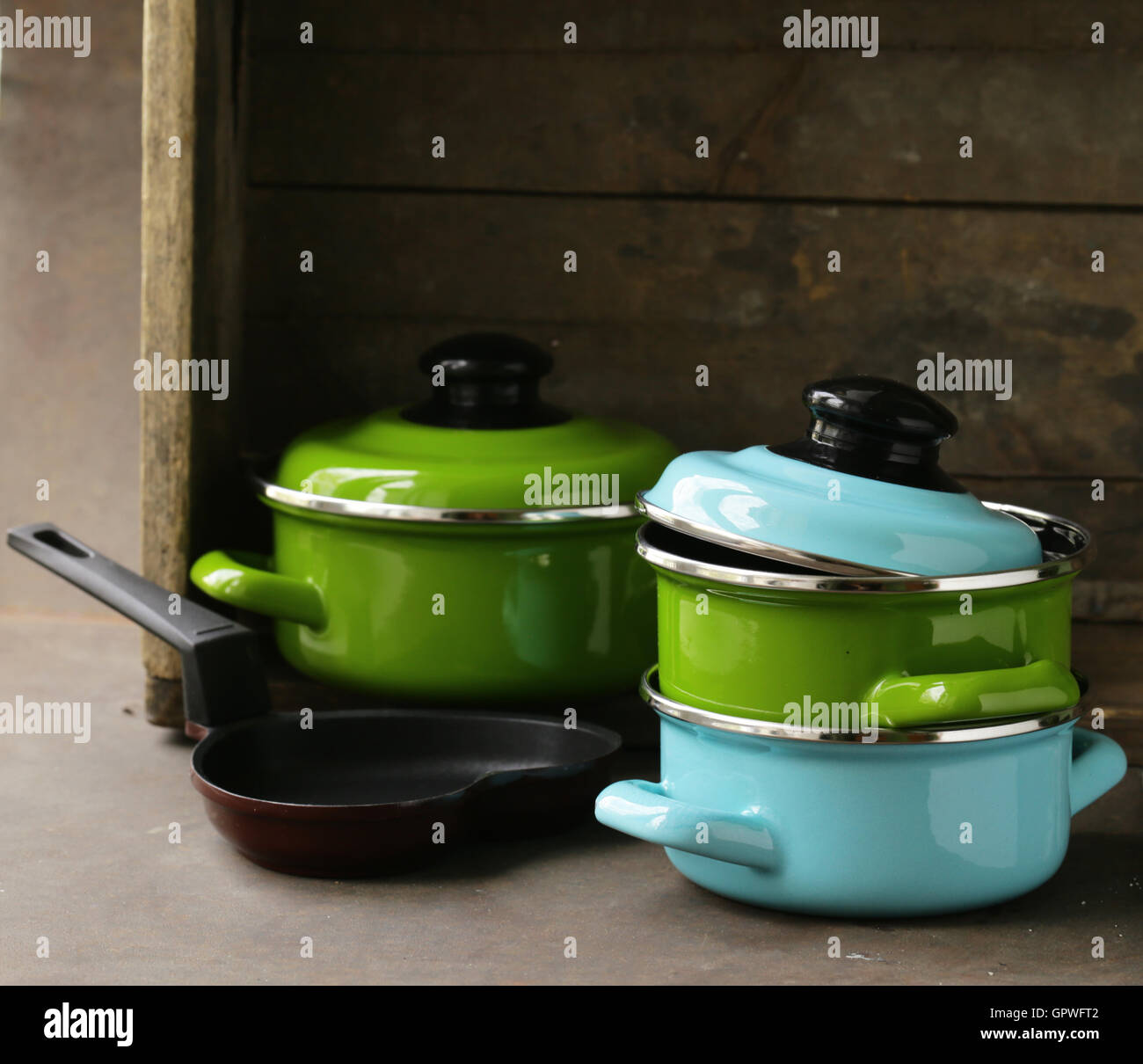 https://c8.alamy.com/comp/GPWFT2/set-of-metal-pots-cookware-on-a-wooden-domestic-kitchen-GPWFT2.jpg