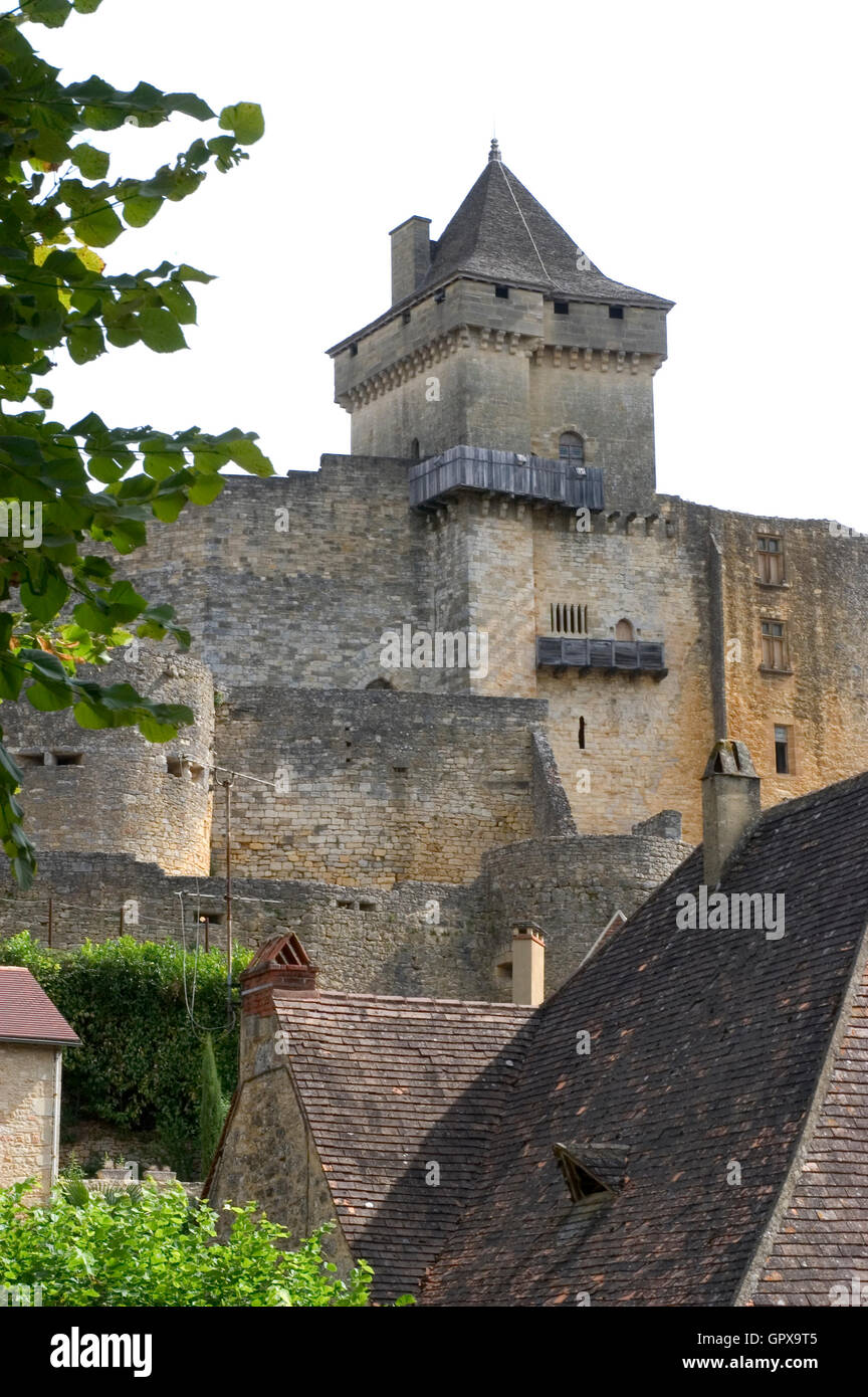 medieval castle of Castelnaud very touristy from the war of 100 years ...