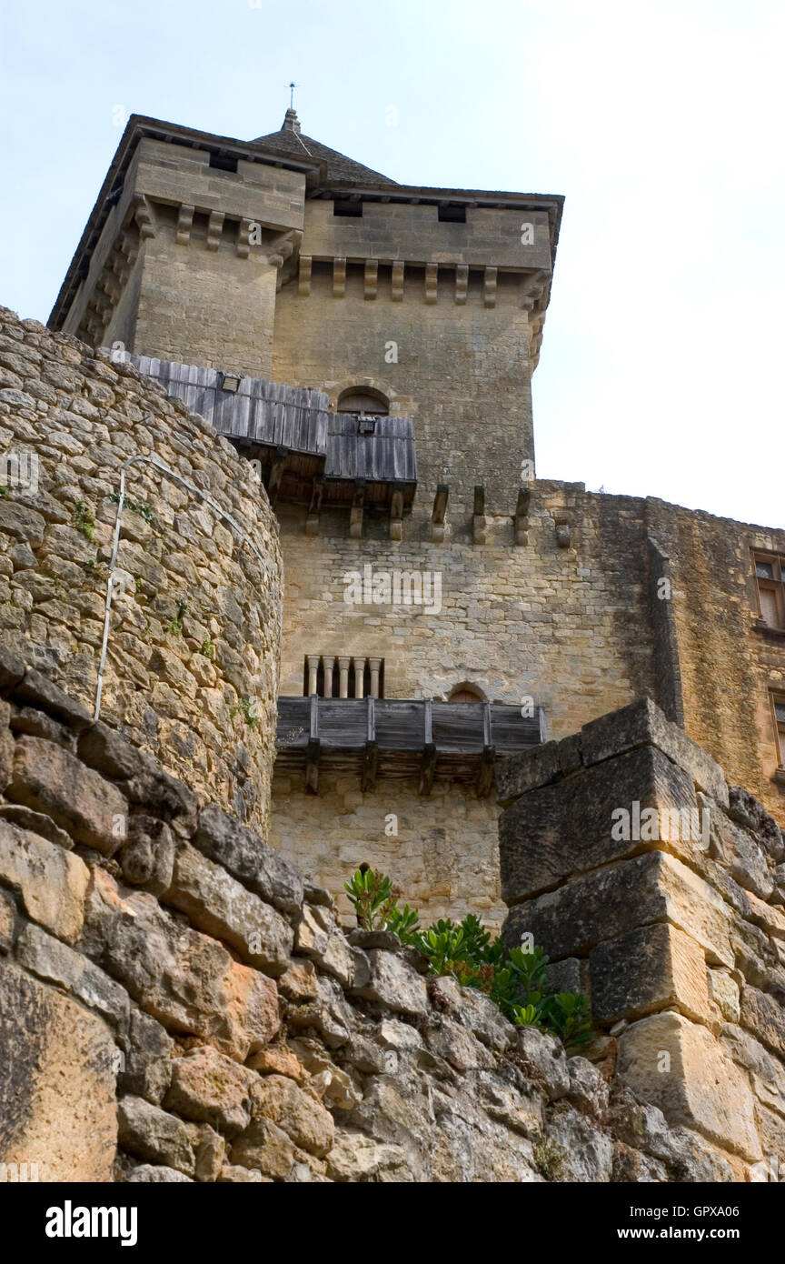 medieval castle of Castelnaud very touristy from the war of 100 years ...