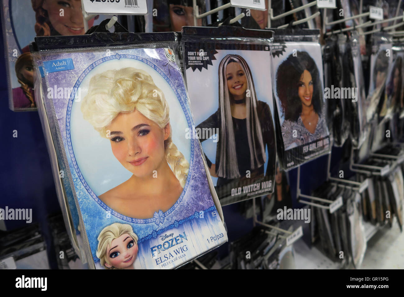 Elsa wig hi-res stock photography and images - Alamy