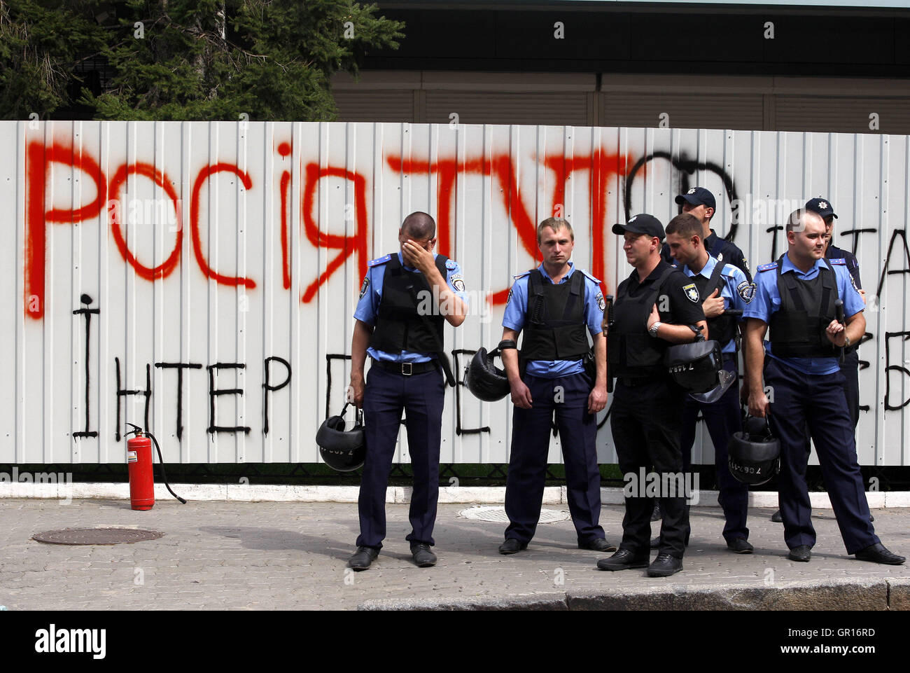 August 2, 2016 - Kiev, Ukraine - Police stand guard next to inscription reading 'Russia is here'' on a fence of  the TV channel ''Inter'' building  during the protest in Kiev, Ukraine,on 05 September,2016.Protesters, who accused one of the biggest Ukrainian TV channel  ''Inter'' of a pro-Russian position and working for the Kremlin, blocked the channel's central office building and the studios. (Credit Image: © Serg Glovny via ZUMA Wire) Stock Photo