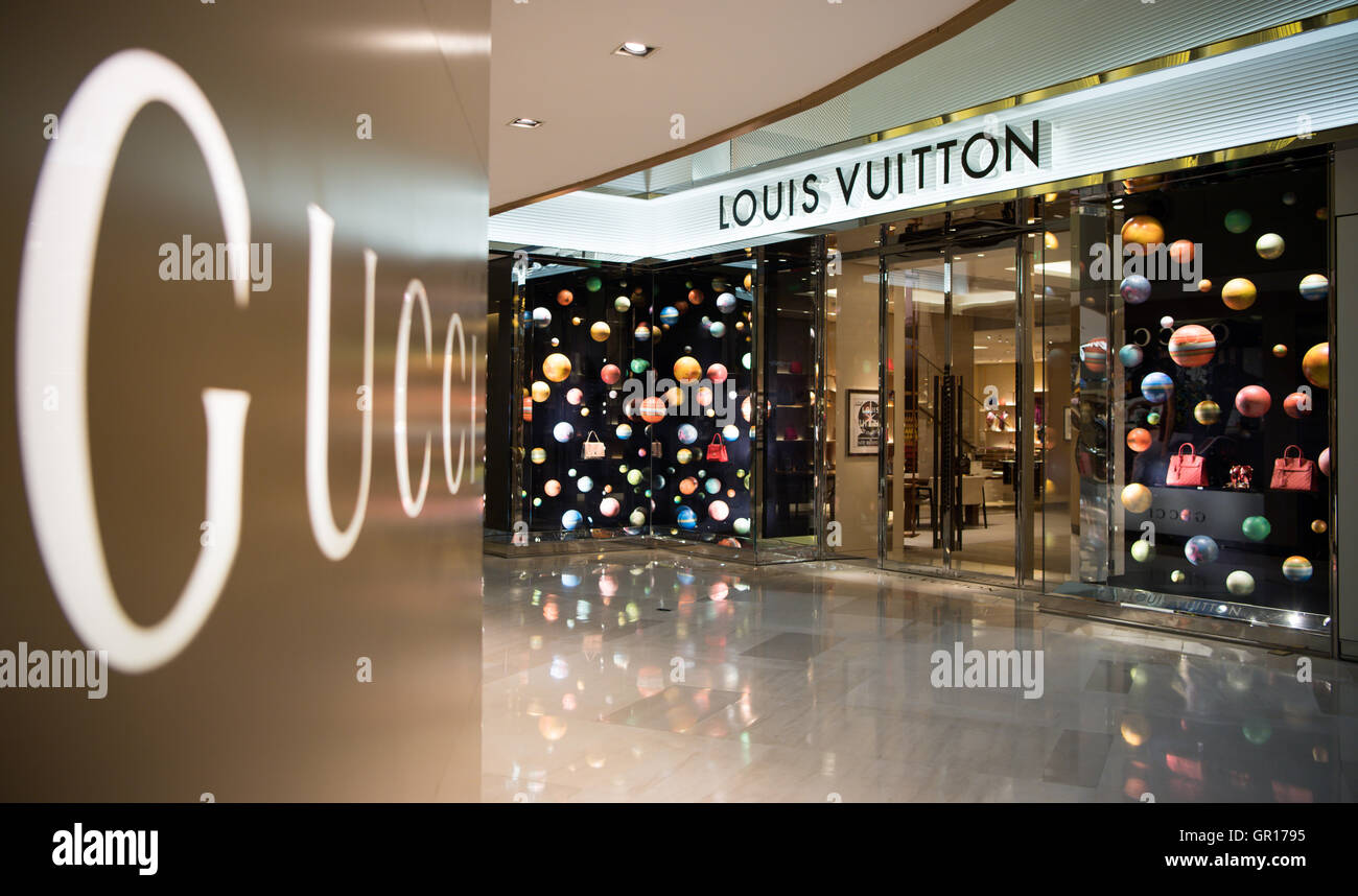 Hangzhou, China. 3rd Sep, 2016. Several clothing shops offer their