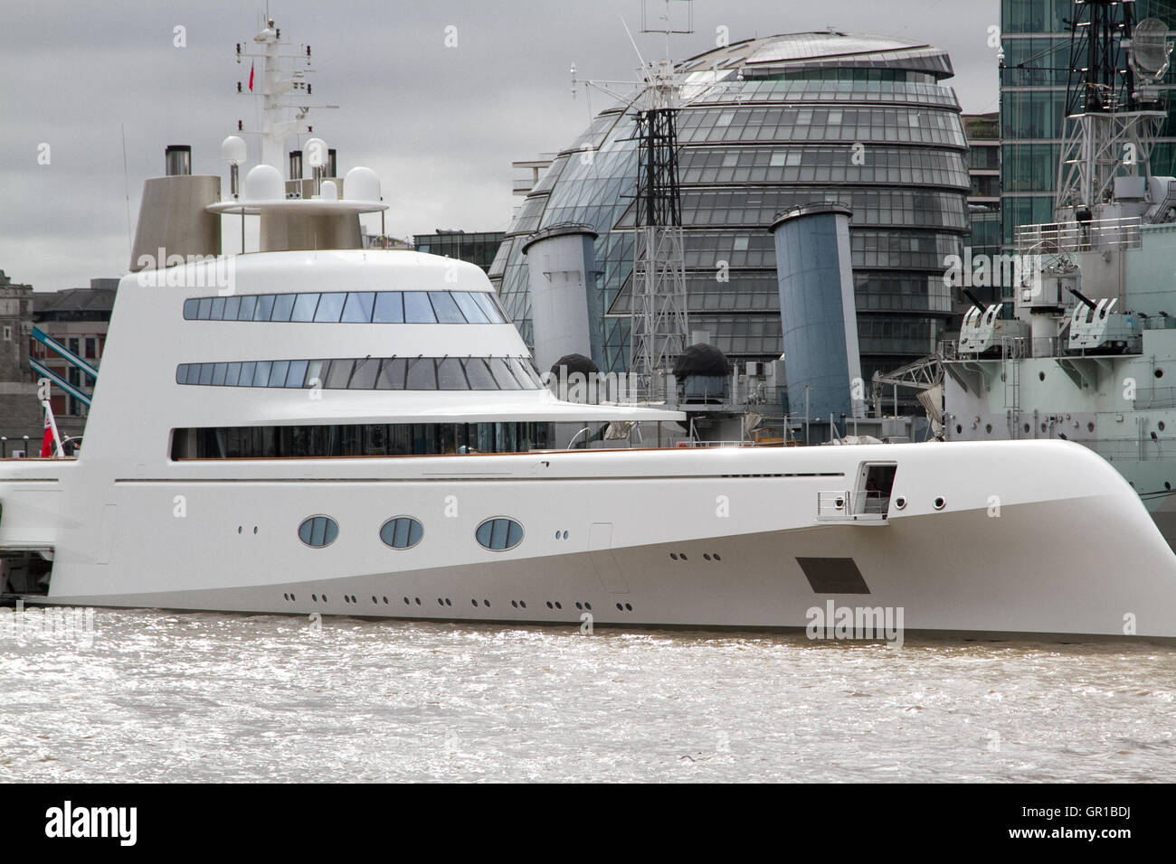 London UK. 6th September 2016. A 300 million dollar superyacht by  Russian billionaire Andrey Melnichenko sailed up the River Thames  to moor alongside HMS Belfast. The 119 metre superyacht was designed by Phillip Starck and built at the Blohm and Voos Shipyards in 2008 Credit:  amer ghazzal/Alamy Live News Stock Photo