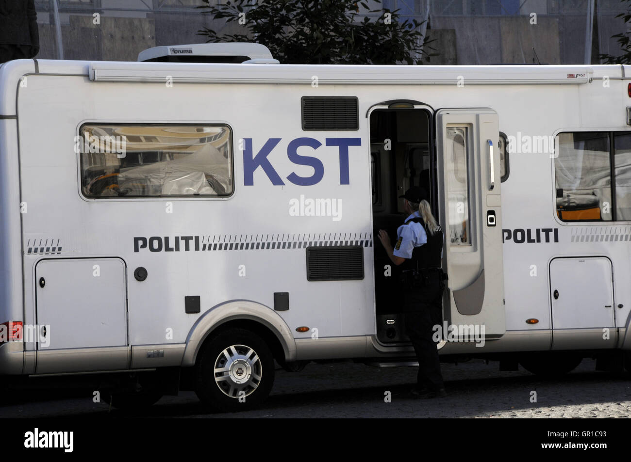 Copenhagen, Denmark. 06th Sep, 2016. Danish plice from KST (copenhagen station) on watch for crime hash sale and buyer since christiania has shut down'hash pusher street' last week, since hash sale have moved outise christiania police keep on hash crime police wtach at christianhavn torv today in Copenhagen/Denmark/Photo. Francis Joseph Dean/Deanpictures. © Francis Joseph Dean/Deanpictures/Alamy Live News Stock Photo