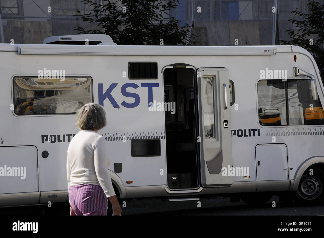 Copenhagen, Denmark. 06th Sep, 2016. Danish plice from KST (copenhagen station) on watch for crime hash sale and buyer since christiania has shut down'hash pusher street' last week, since hash sale have moved outise christiania police keep on hash crime police wtach at christianhavn torv today in Copenhagen/Denmark/Photo. Francis Joseph Dean/Deanpictures. © Francis Joseph Dean/Deanpictures/Alamy Live News Stock Photo