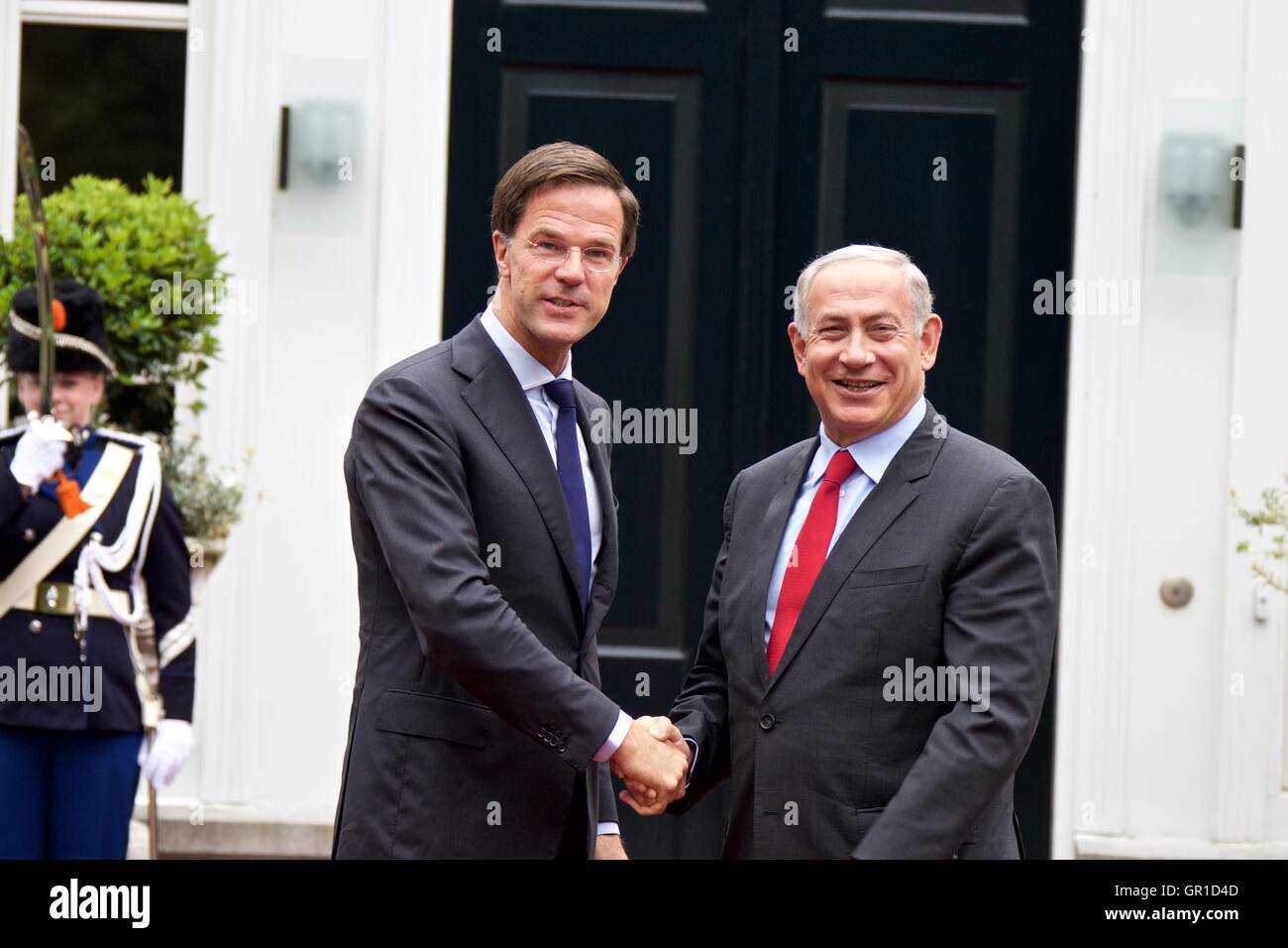 The Hague, Netherlands. 6th Sep, 2016. Dutch Prime Minister Mark Rutte (L) shakes hands with visiting Israeli Prime Minister Benjamin Netanyahu in The Hague, the Netherlands, on Sept. 6, 2016. Credit:  Sylvia Lederer/Xinhua/Alamy Live News Stock Photo