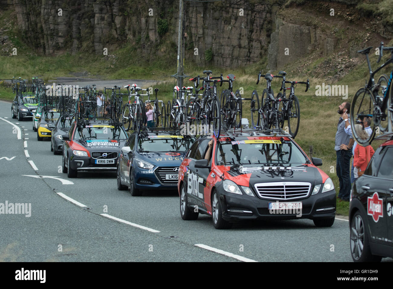 Cheshire, UK. 6th September, 2016. Support cars behind the peloton during the climb to the Cat and Fiddle. Credit:  Pat Bennett/Alamy Live News Stock Photo