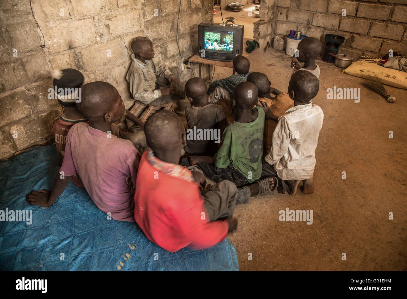 Бедные дети африки. Бедные школы в Африке.