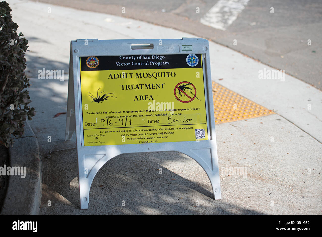 San Diego, California, USA 06th September 2016 - Sign on street corner in San Diego's Mt. Hope neighborhood alerts residents of spraying for Mosquitoes where a travel-related case of the Zika virus has been reported. Credit:  Craig Steven Thrasher/Alamy Live News Stock Photo