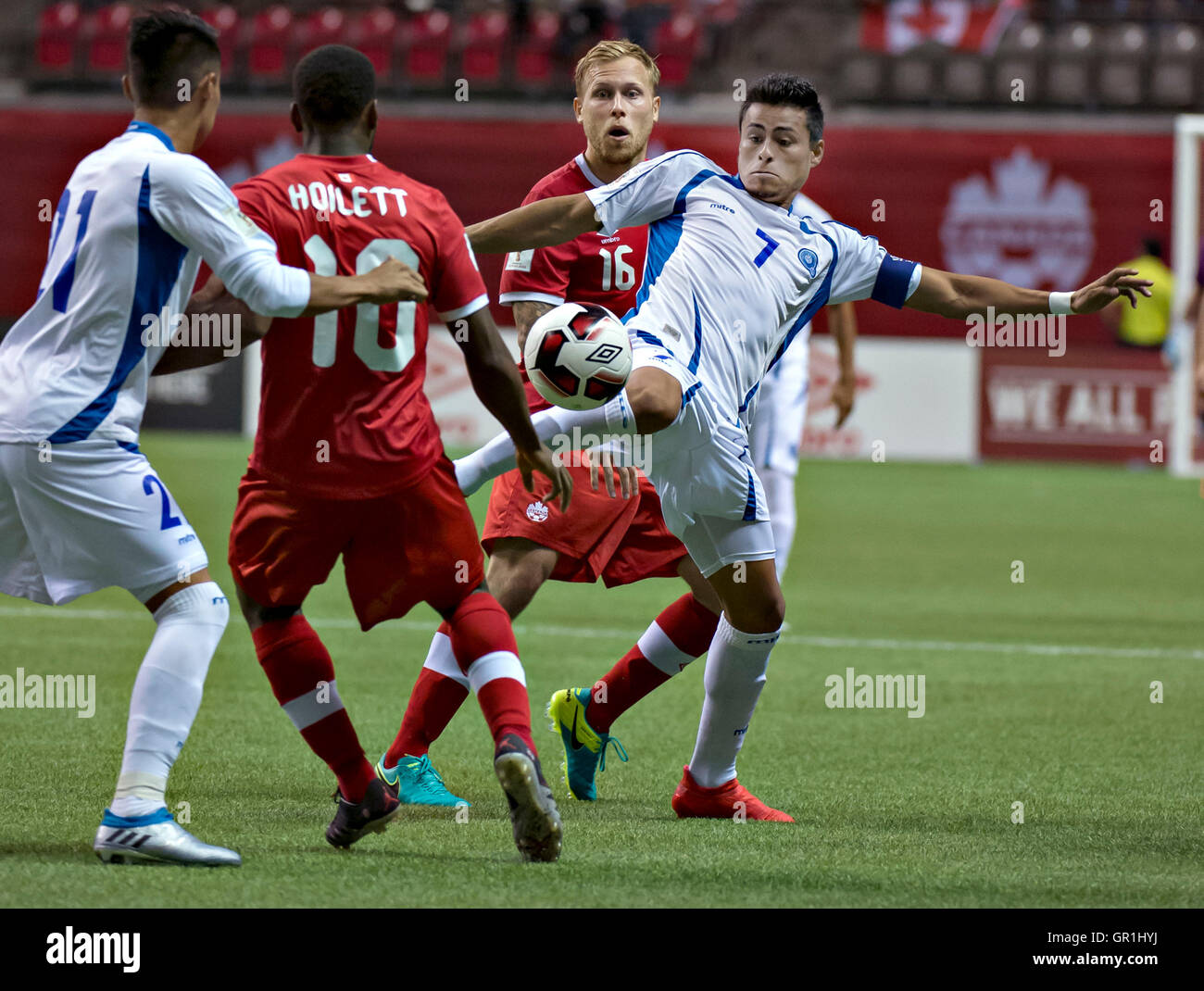 Vancouver. 6th Sep, 2016. Darwin Adelso Ceren Delgado (No. 7) of El Salvador vies with Scott Arfield and Junior Hoilett (2nd L) of Canada during their World Cup 2018 football qualification match in Vancouver on Sept. 6, 2016. Canada won 3-1. © Andrew Soong/Xinhua/Alamy Live News Stock Photo