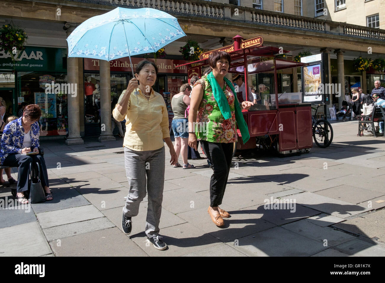 Bath,England, UK. People are pictured near Bath Abbey enjoying the hot ...