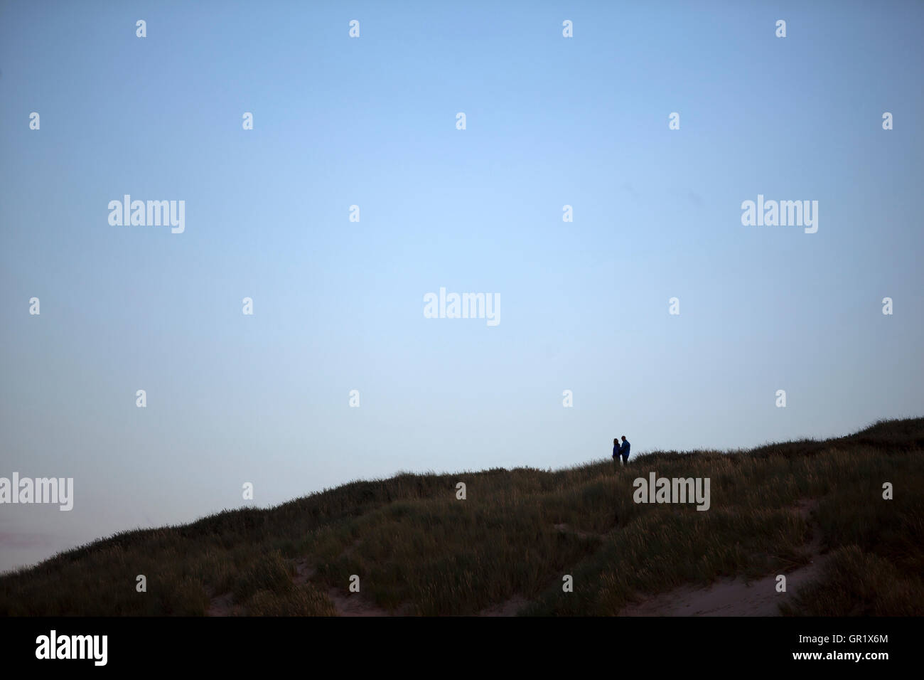 Kissing couples silhouette hi-res stock photography and images - Alamy