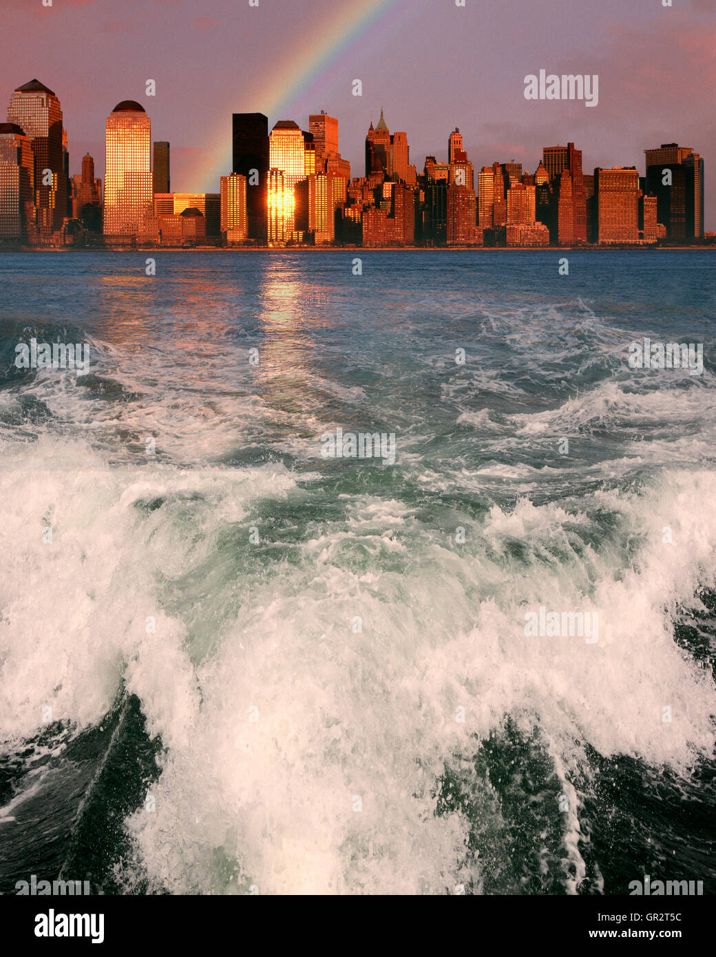 USA - NEW YORK: Rainbow over Manhattan Stock Photo - Alamy