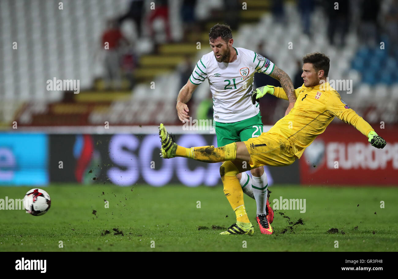Serbia goalkeeper Predrag Rajkovic (right) and Republic of Ireland's Daryl Murphy battle for the ballb during the 2018 FIFA World Cup Qualifying, Group D match at the Rajko Mitic Stadium, Belgrade. Stock Photo