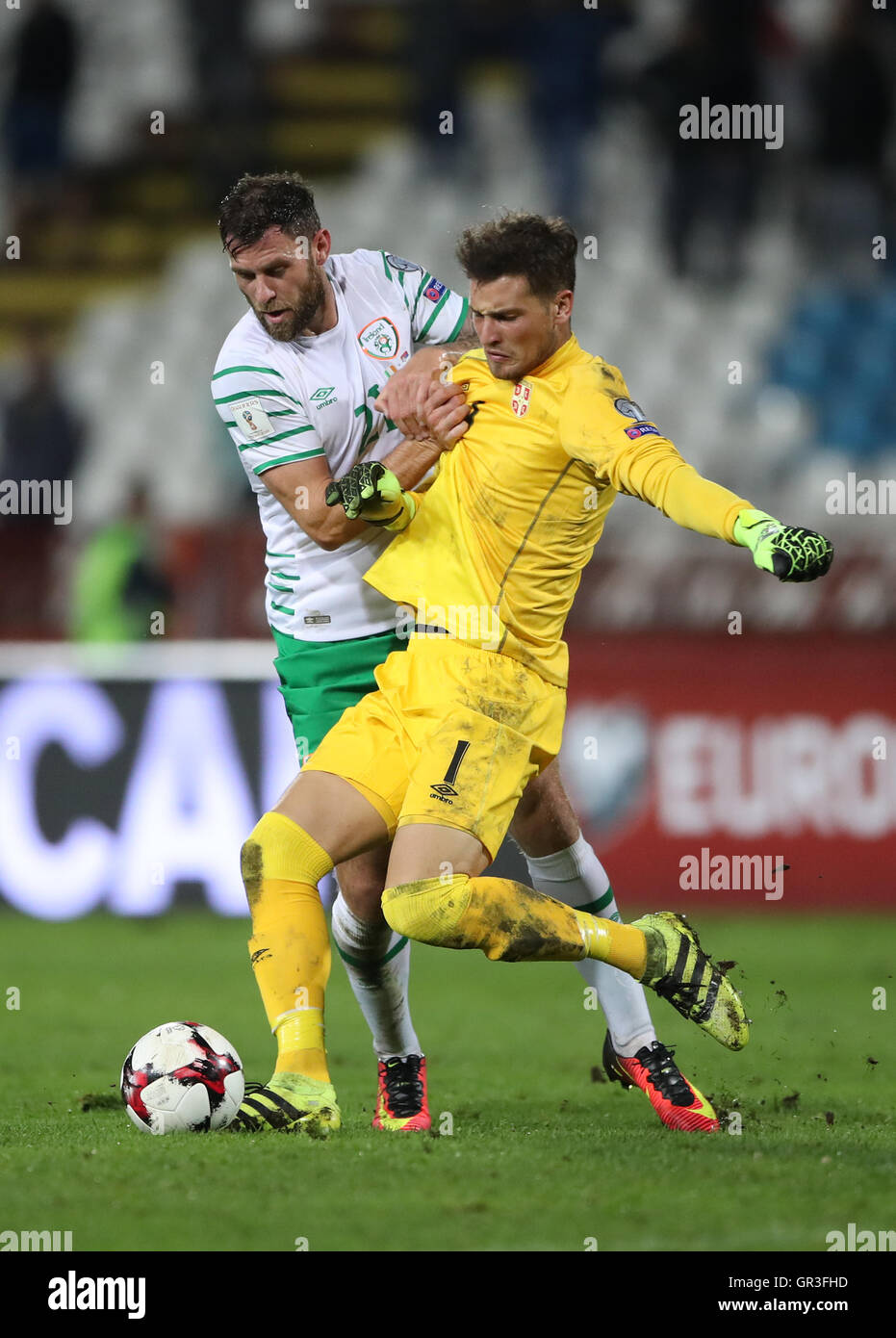 Serbia goalkeeper Predrag Rajkovic (right) and Republic of Ireland's Daryl Murphy battle for the ballb during the 2018 FIFA World Cup Qualifying, Group D match at the Rajko Mitic Stadium, Belgrade. Stock Photo