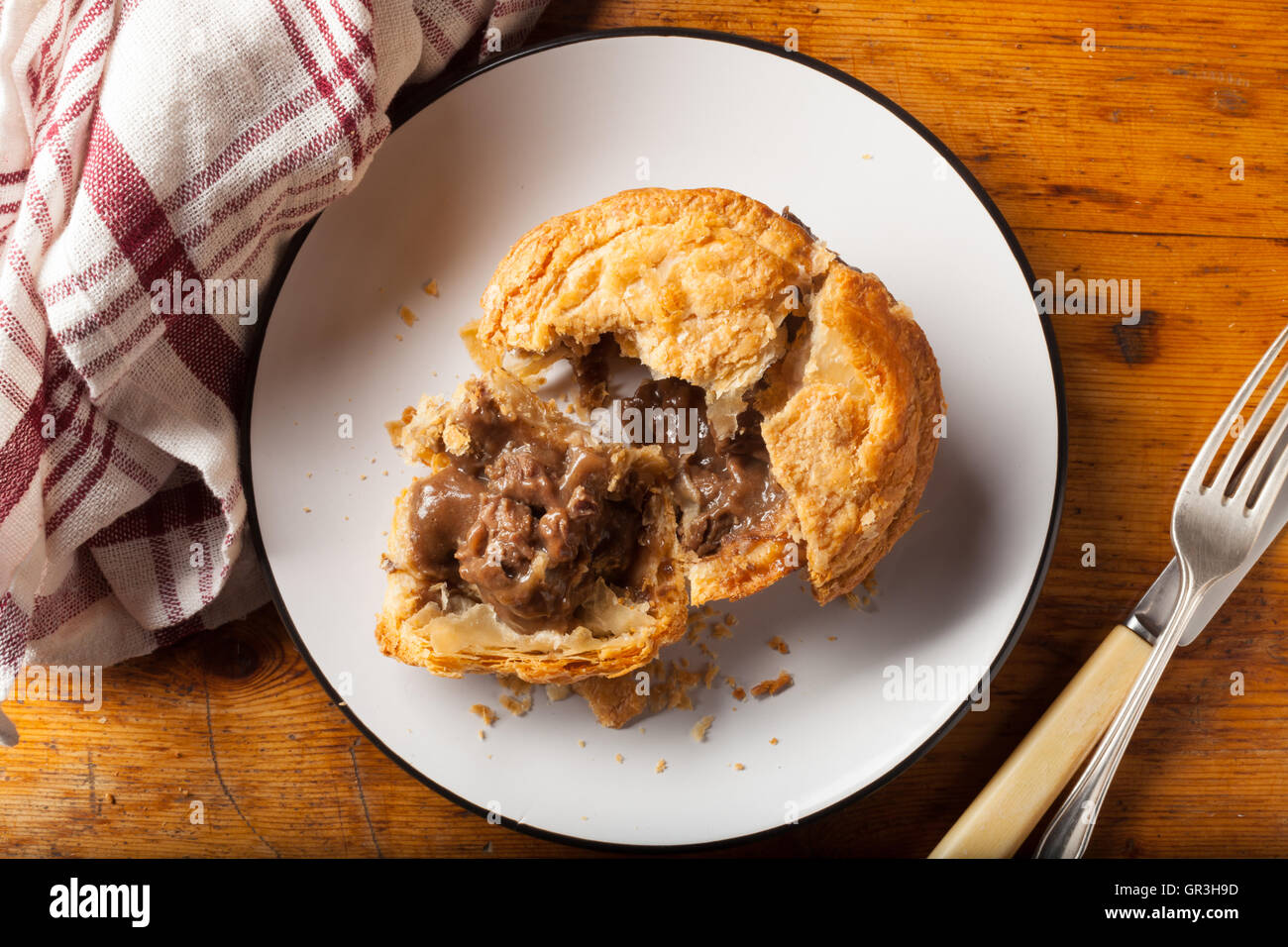 Steak and onion pie on plate Stock Photo Alamy