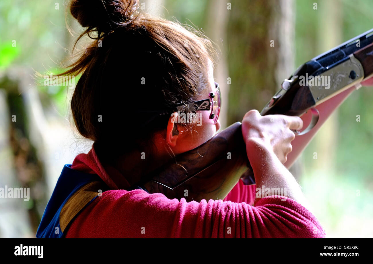 Clay pigeon shooting hires stock photography and images Alamy