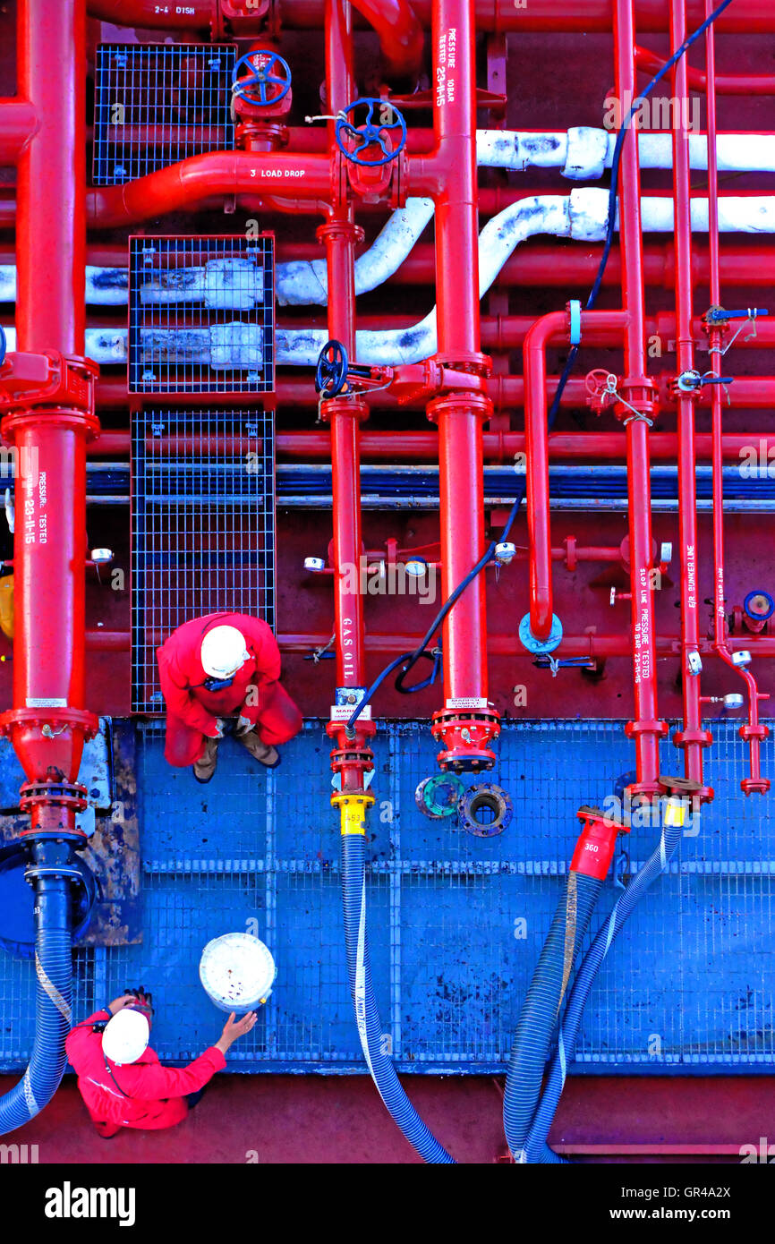 Southampton oiler fuel lines topping up fueling Aurora Stock Photo Alamy