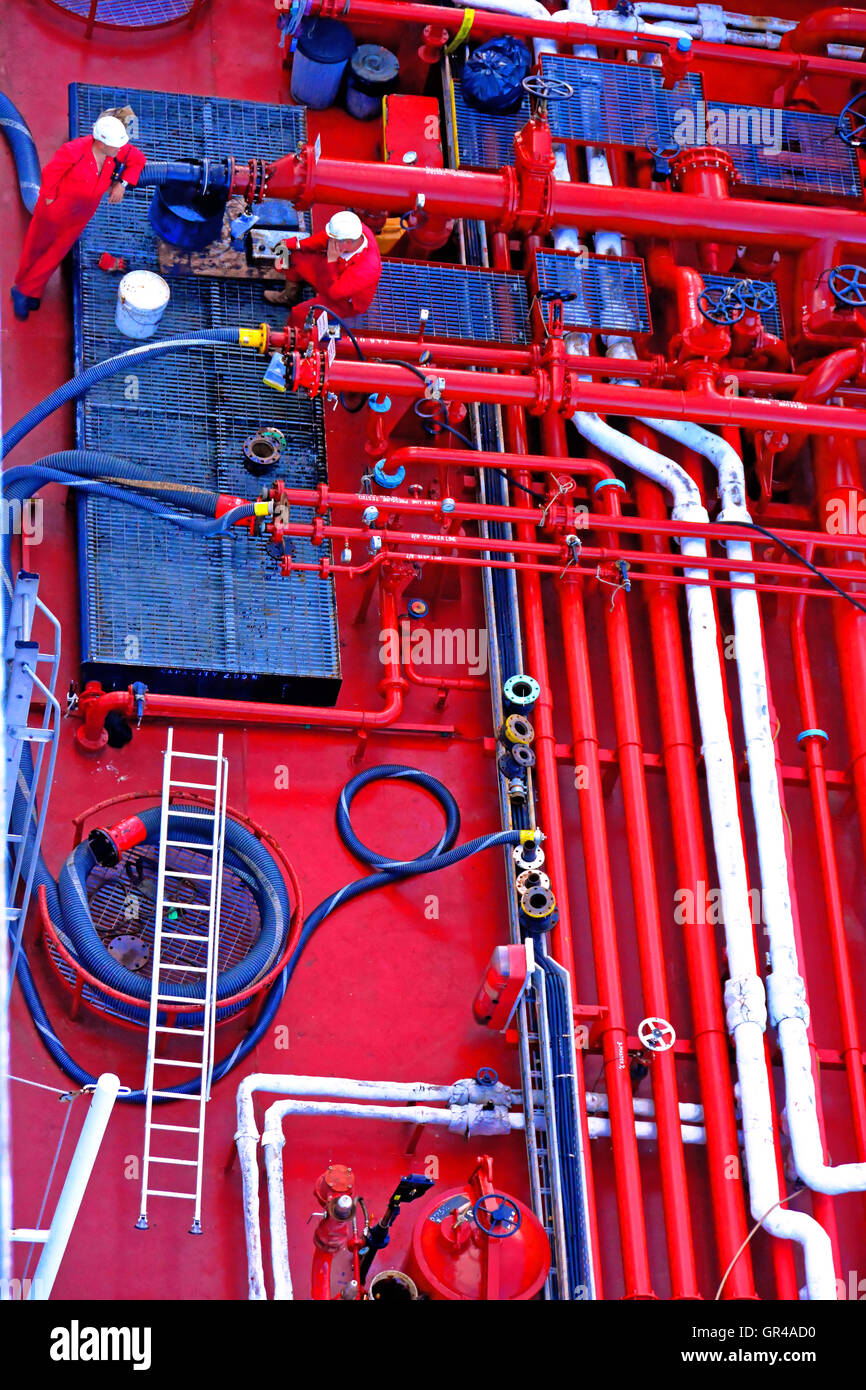 Southampton oiler fuel lines topping up fueling Aurora Stock Photo Alamy