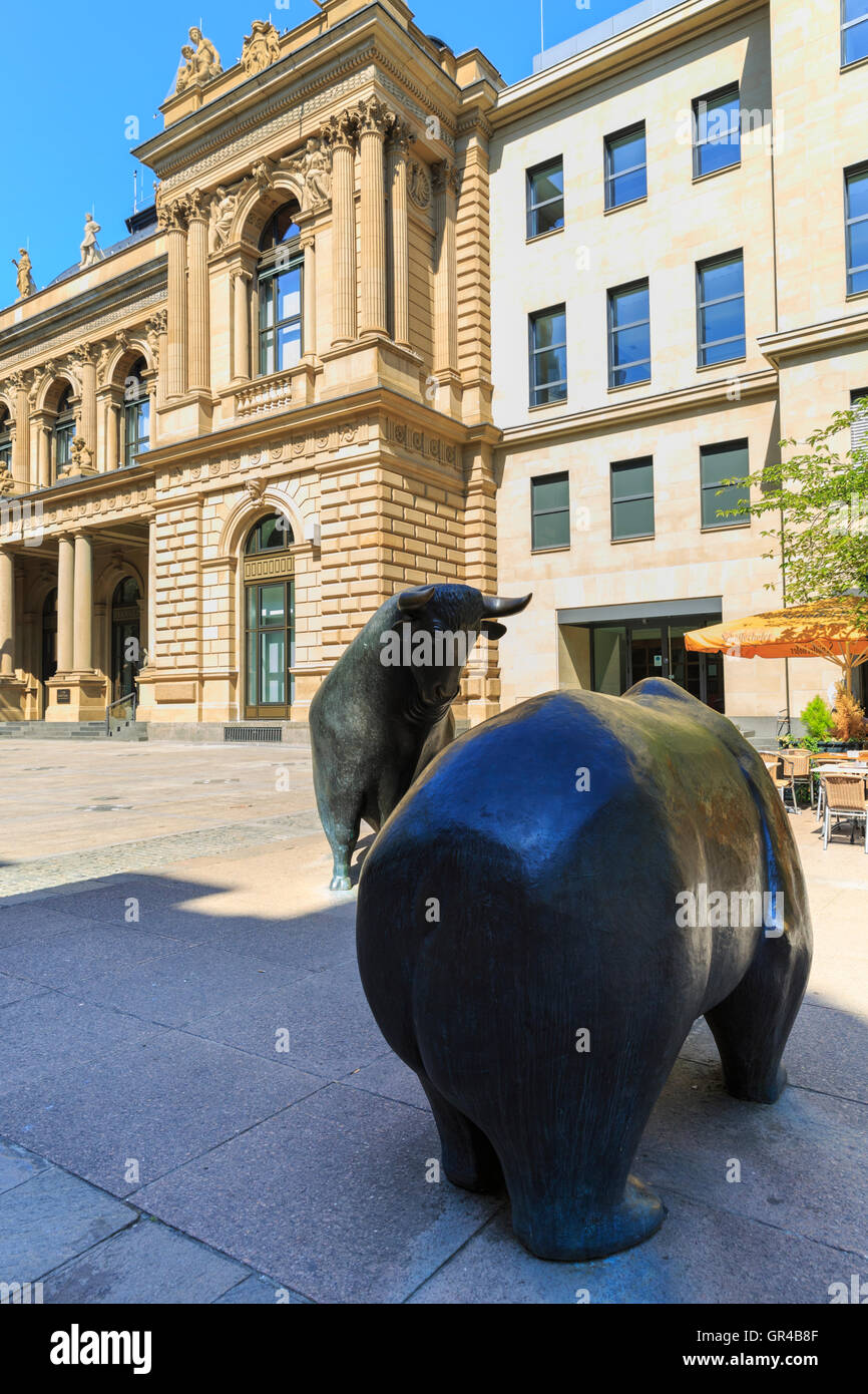 Bull and Bear sculpture in front of the German Stock Exchange, Frankfurt, Germany Stock Photo