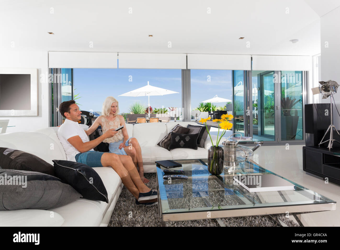 Couple in living room Stock Photo - Alamy