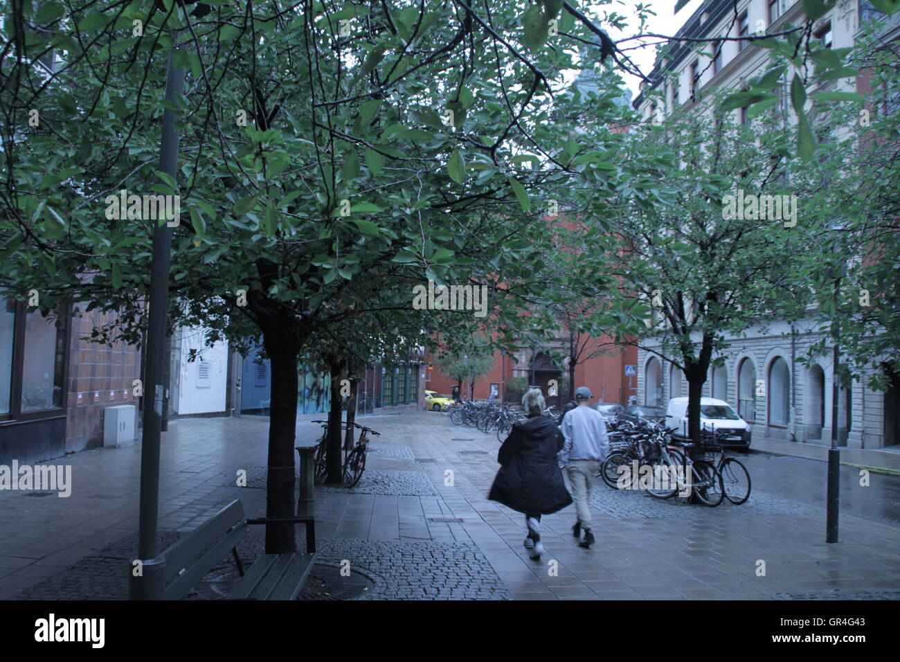 Rainy couple hi-res stock photography and images - Alamy