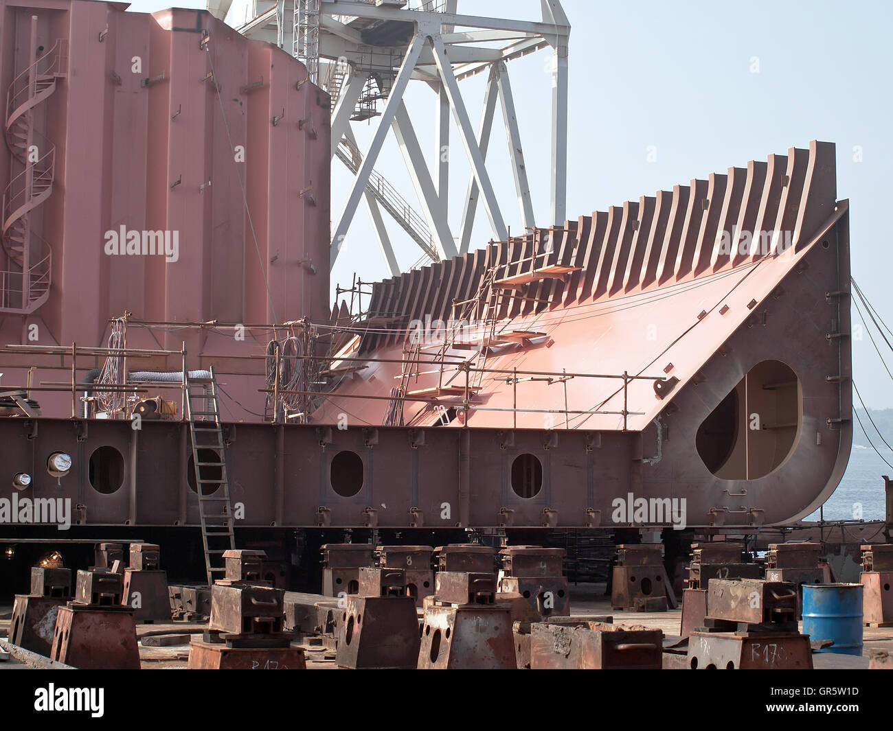 Bulkhead structure hires stock photography and images Alamy