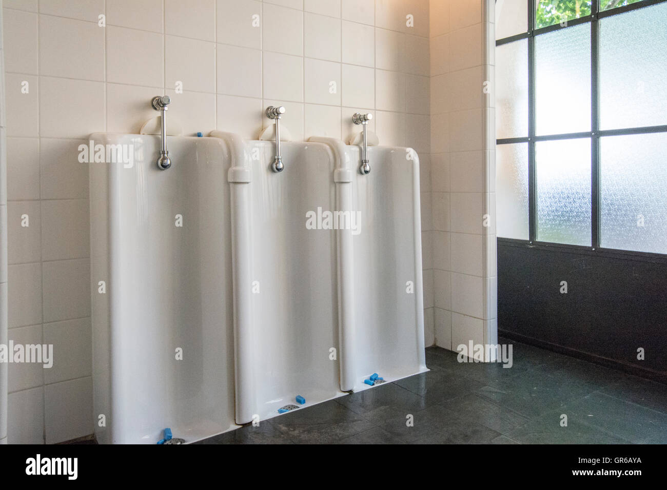 Urinal france hires stock photography and images Alamy