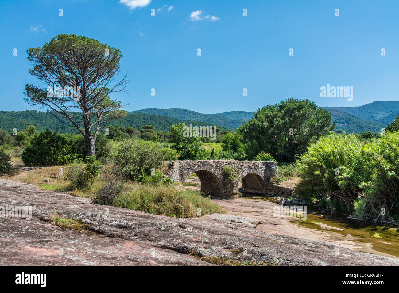 Provence landscapes hi-res stock photography and images - Alamy