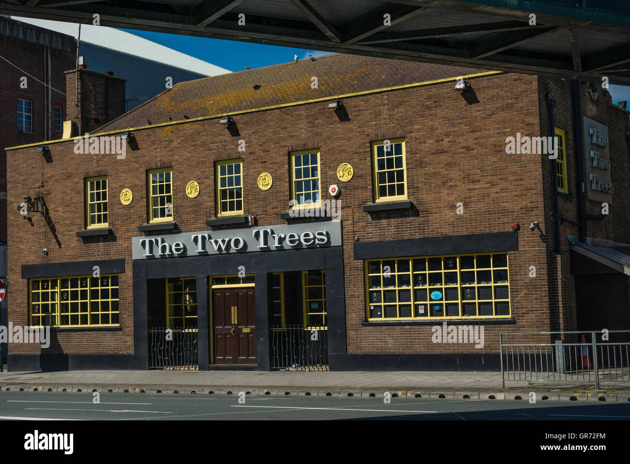 The Two Trees Public House on Union Street Plymouth Stock Photo Alamy