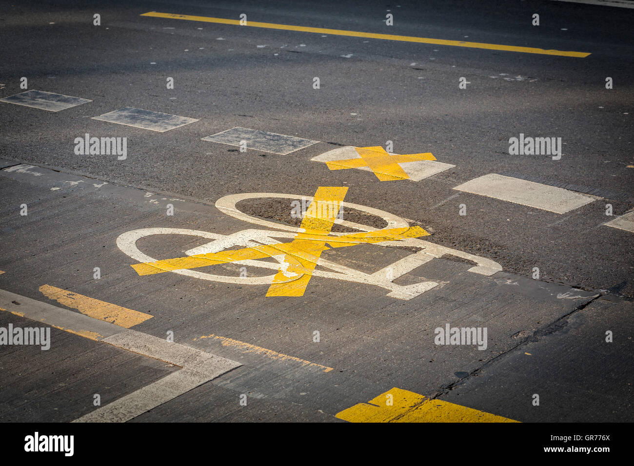 Parking rate sign hi-res stock photography and images - Alamy