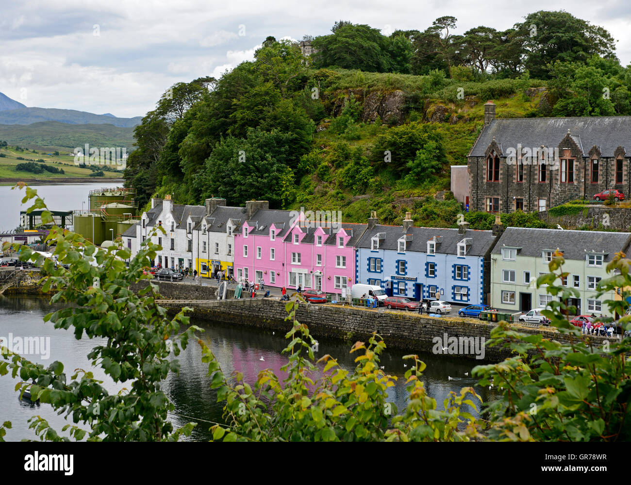 Colourful houses scotland hires stock photography and images Alamy