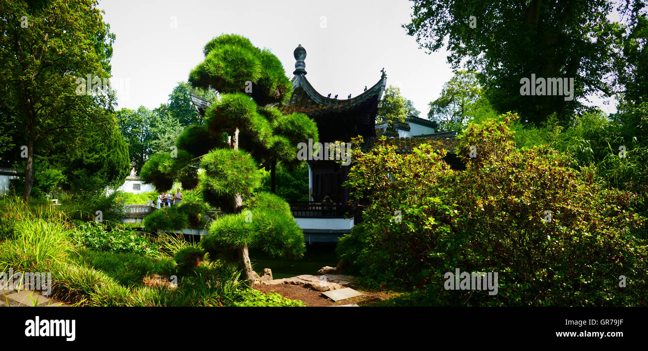 Chinese garden hi-res stock photography and images - Alamy