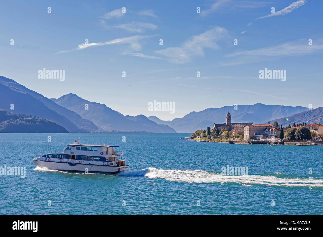 Lake como boat rentals italy hires stock photography and images Alamy