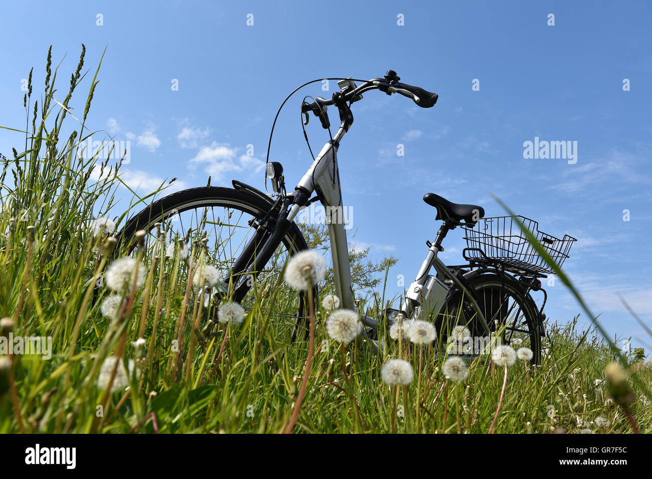 Spring bicycle hi-res stock photography and images - Alamy