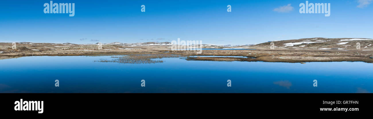 Skiftes Lake (Skiftessjøen) on the Hardanger Plateau (Hardangervidda), Hordaland, Norway Stock Photo