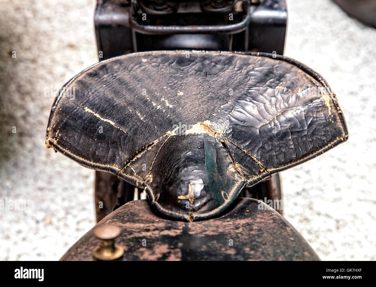 custom motorcycle saddles