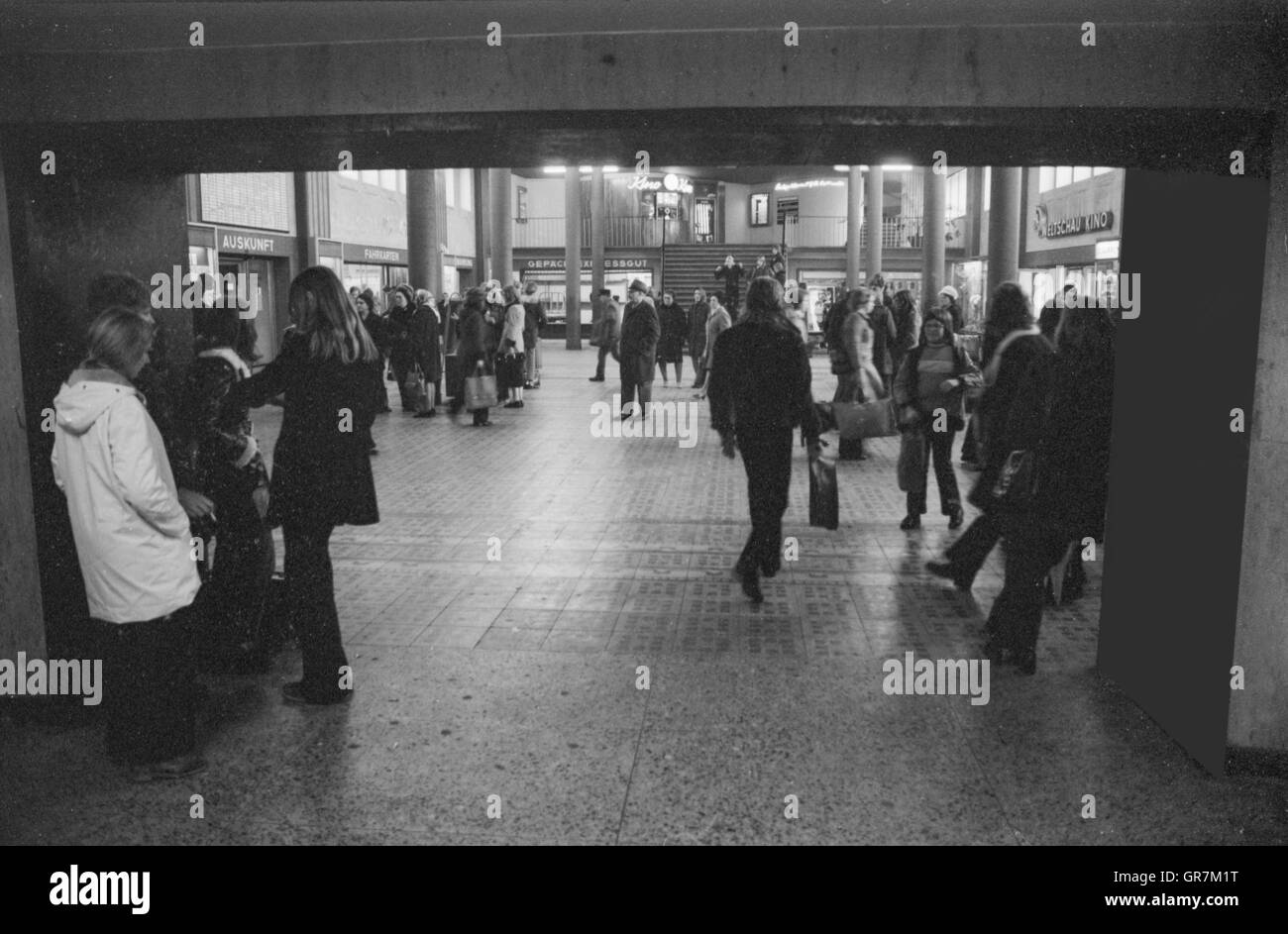 Waiting room station Black and White Stock Photos & Images - Alamy