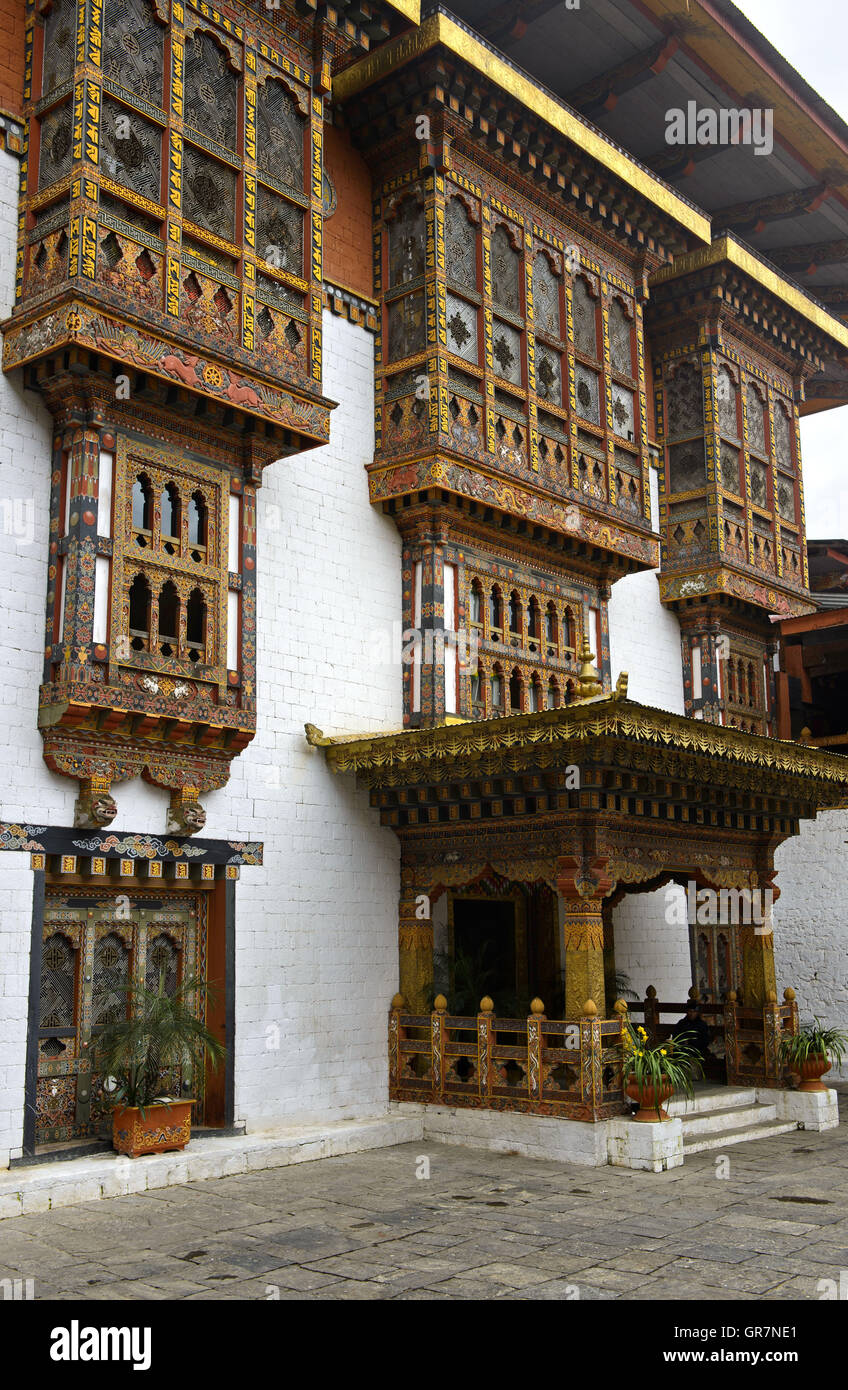 Richly Ornated Windows, Doors And Bay Windows In The Monastery And Fortress Punakha Dzong, Punakah, Bhutan Stock Photo