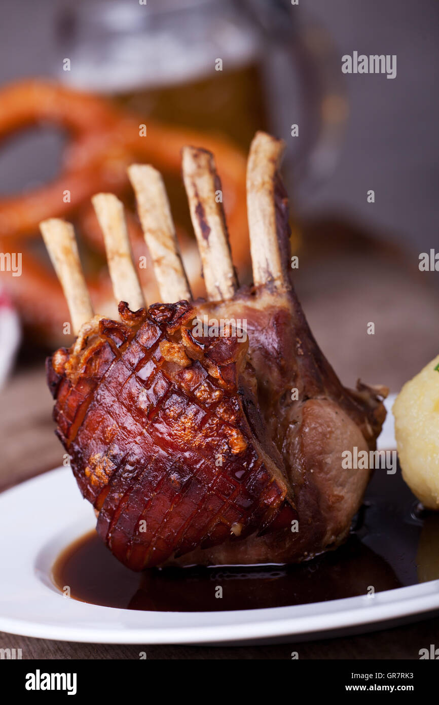 Roasted Suckling Pig Stock Photo Alamy