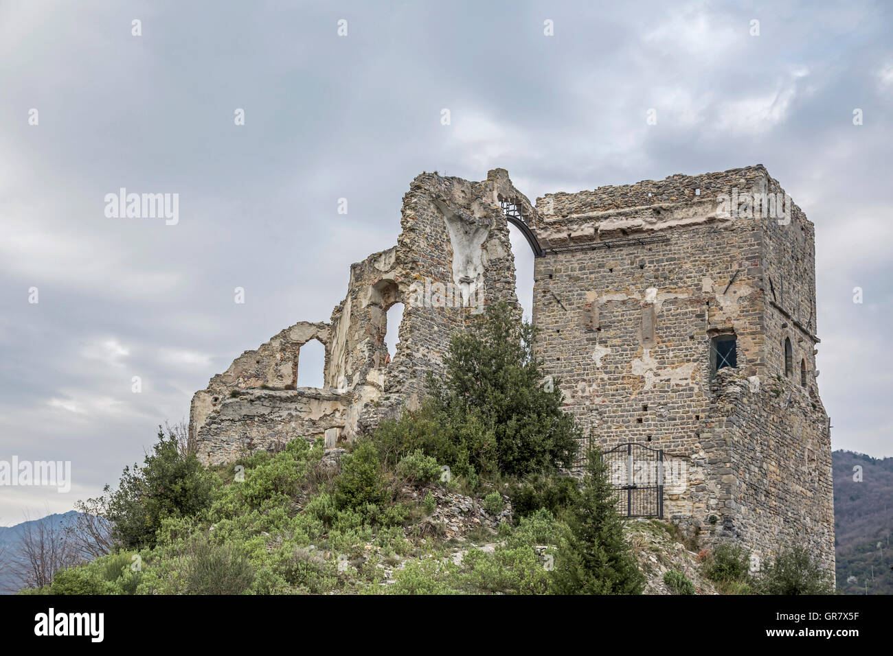 Ruined fort hires stock photography and images Alamy