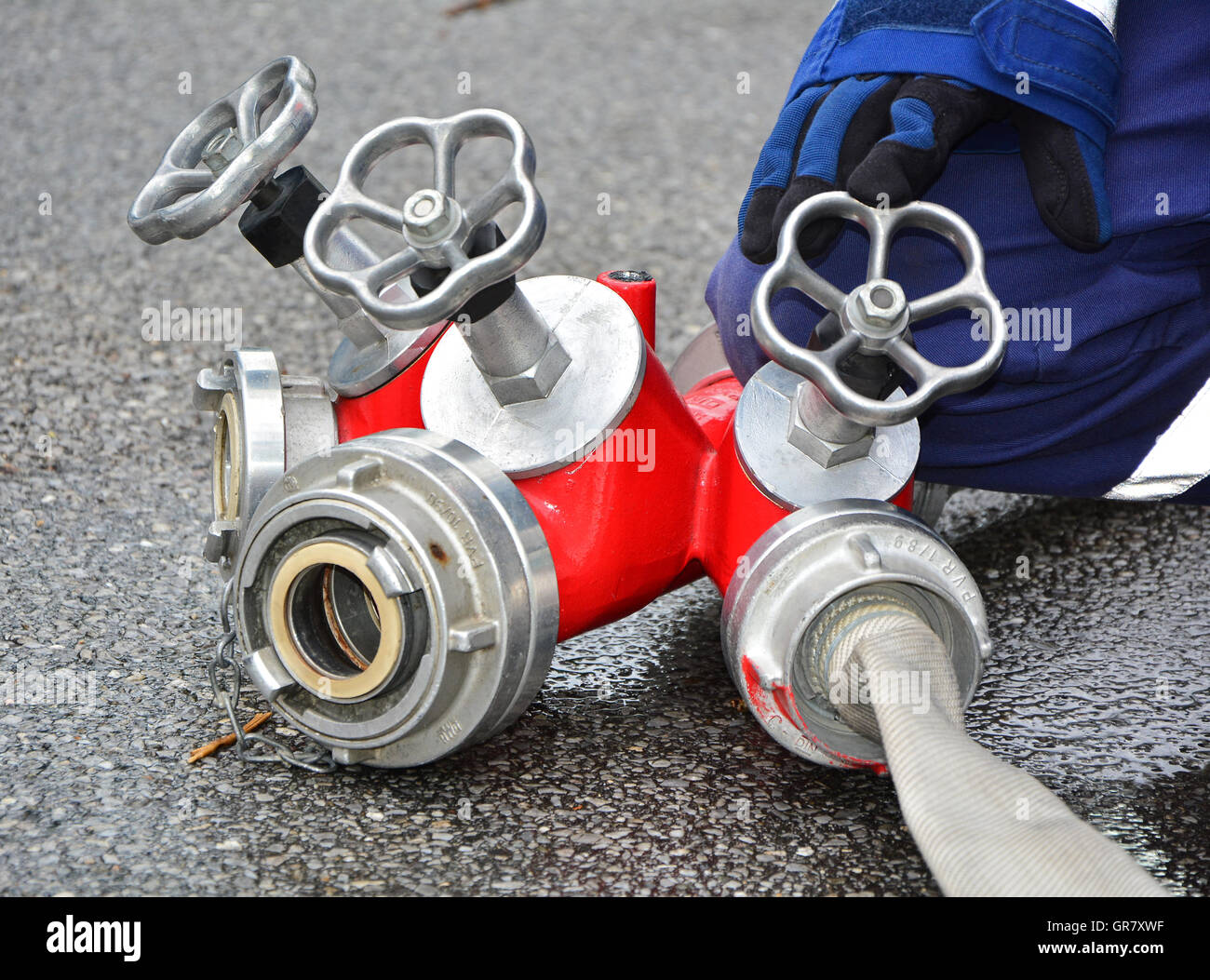 Fire hydrant system hose ground hi-res stock photography and