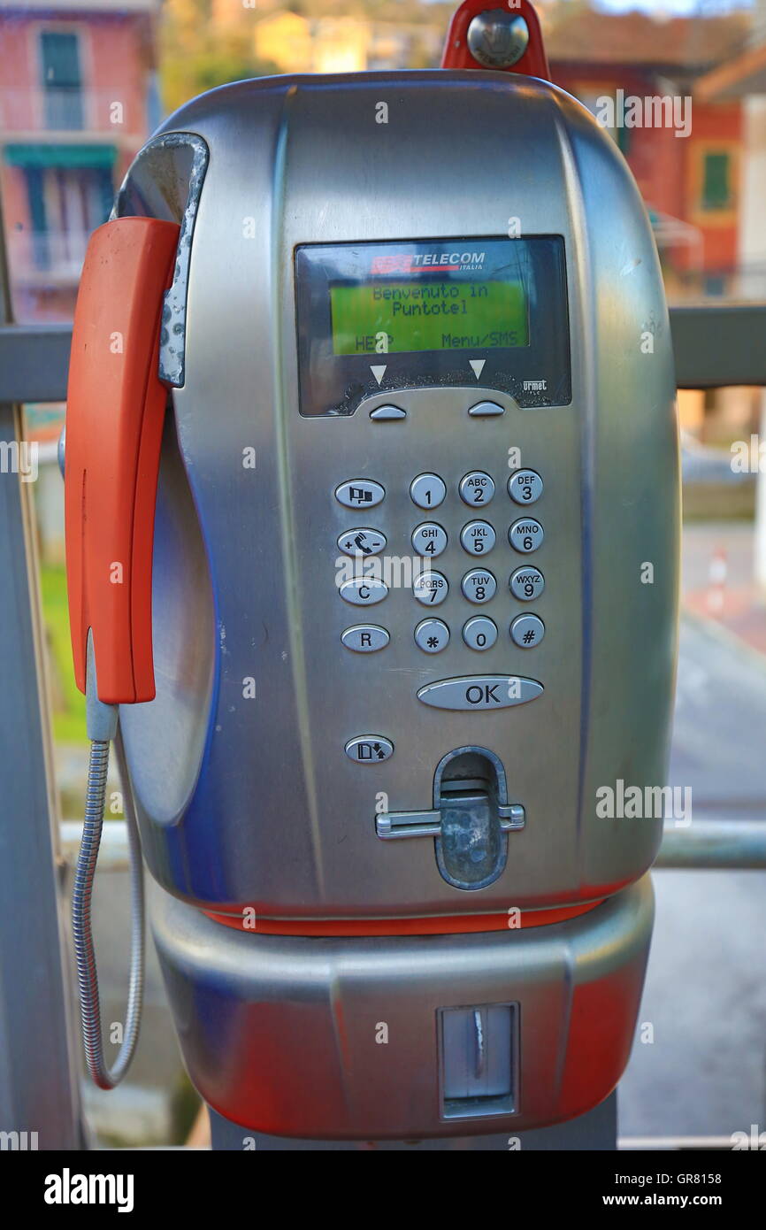 Payphone Stock Photo: 117575844 - Alamy