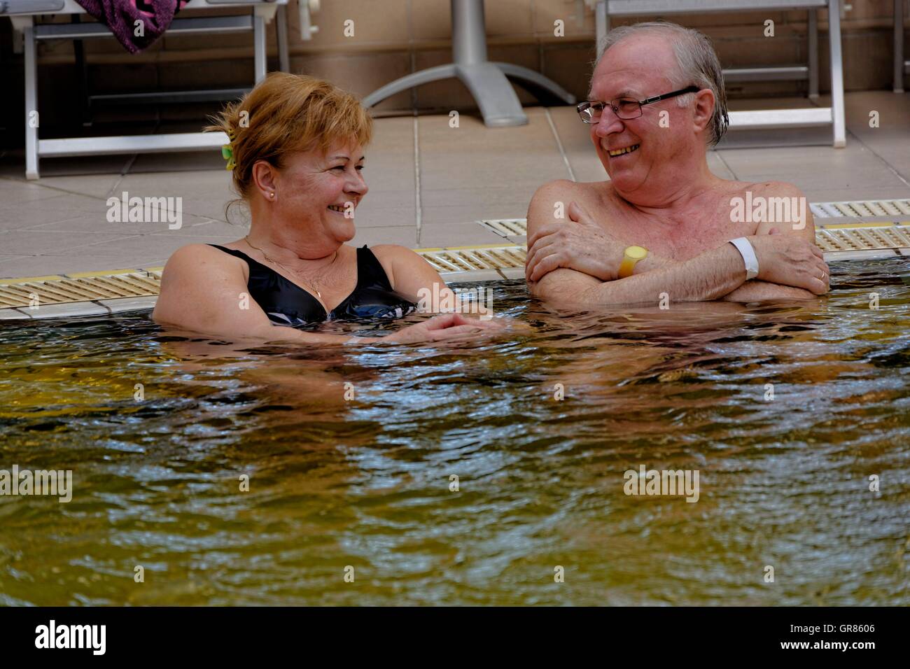 Seniors Couple Sitting Happily In The Thermal Waters Of The Wellness Cegled, Hungary Stock Photo