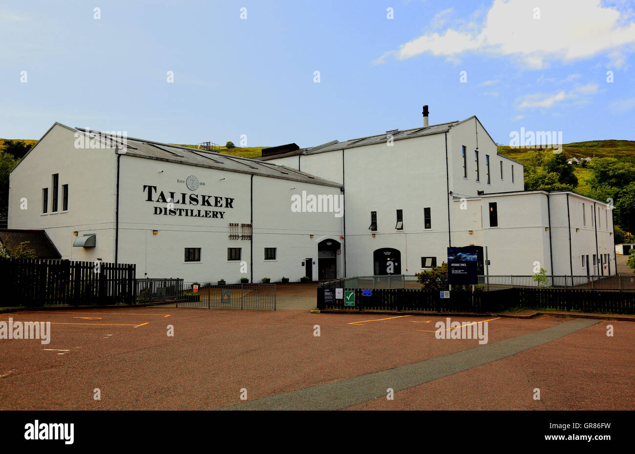 Scotland, the Inner Hebrides, Isle of Skye, Minginish peninsula, building the Talisker whisky Distillery Stock Photo