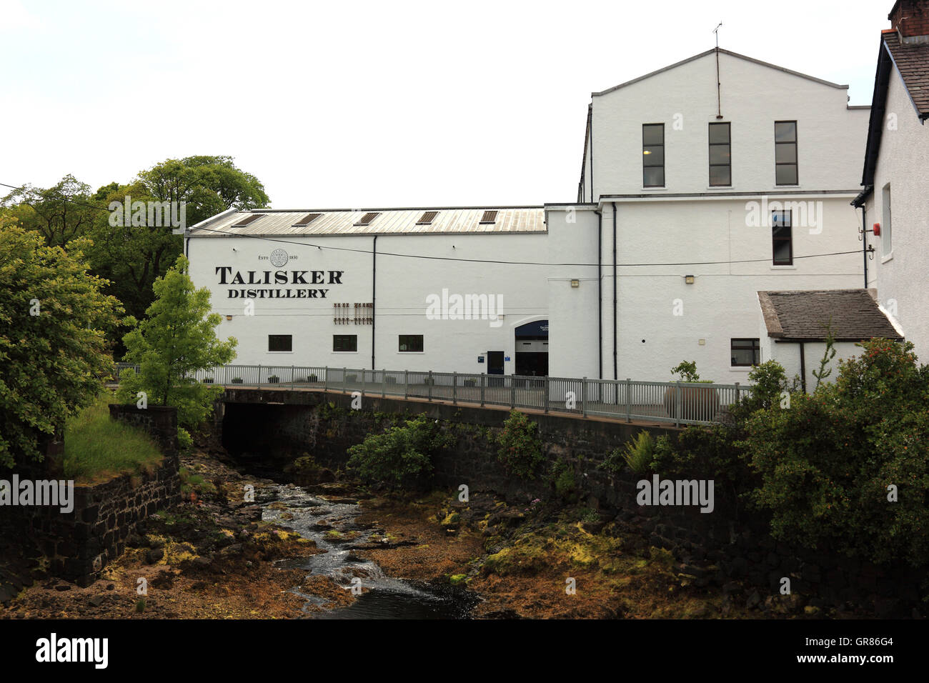 Scotland, the Inner Hebrides, Isle of Skye, Minginish peninsula, building the Talisker whisky Distillery Stock Photo