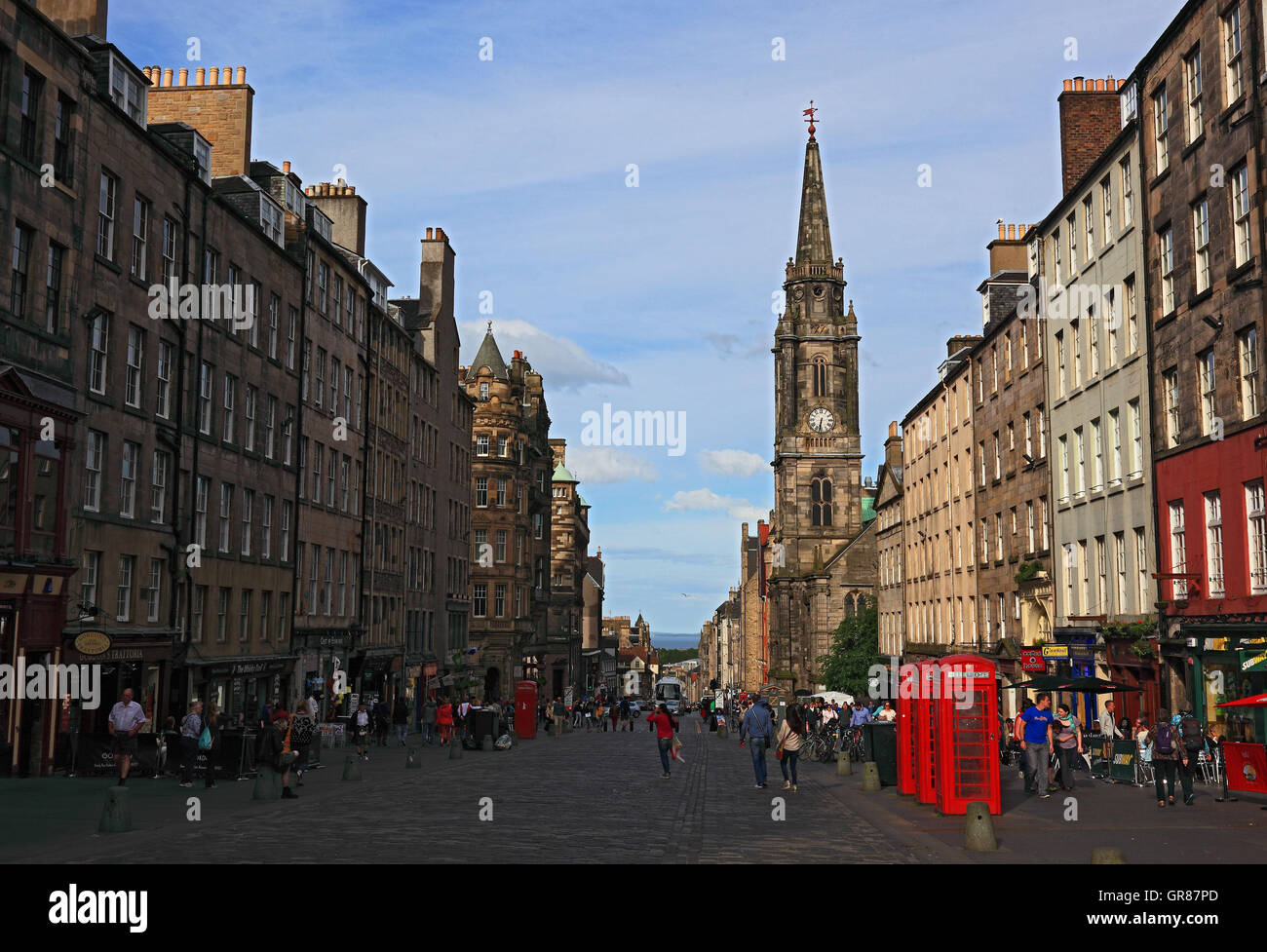 Scotland, Edinburgh, pelican crossing royal Mile, red telephone boxes Stock Photo