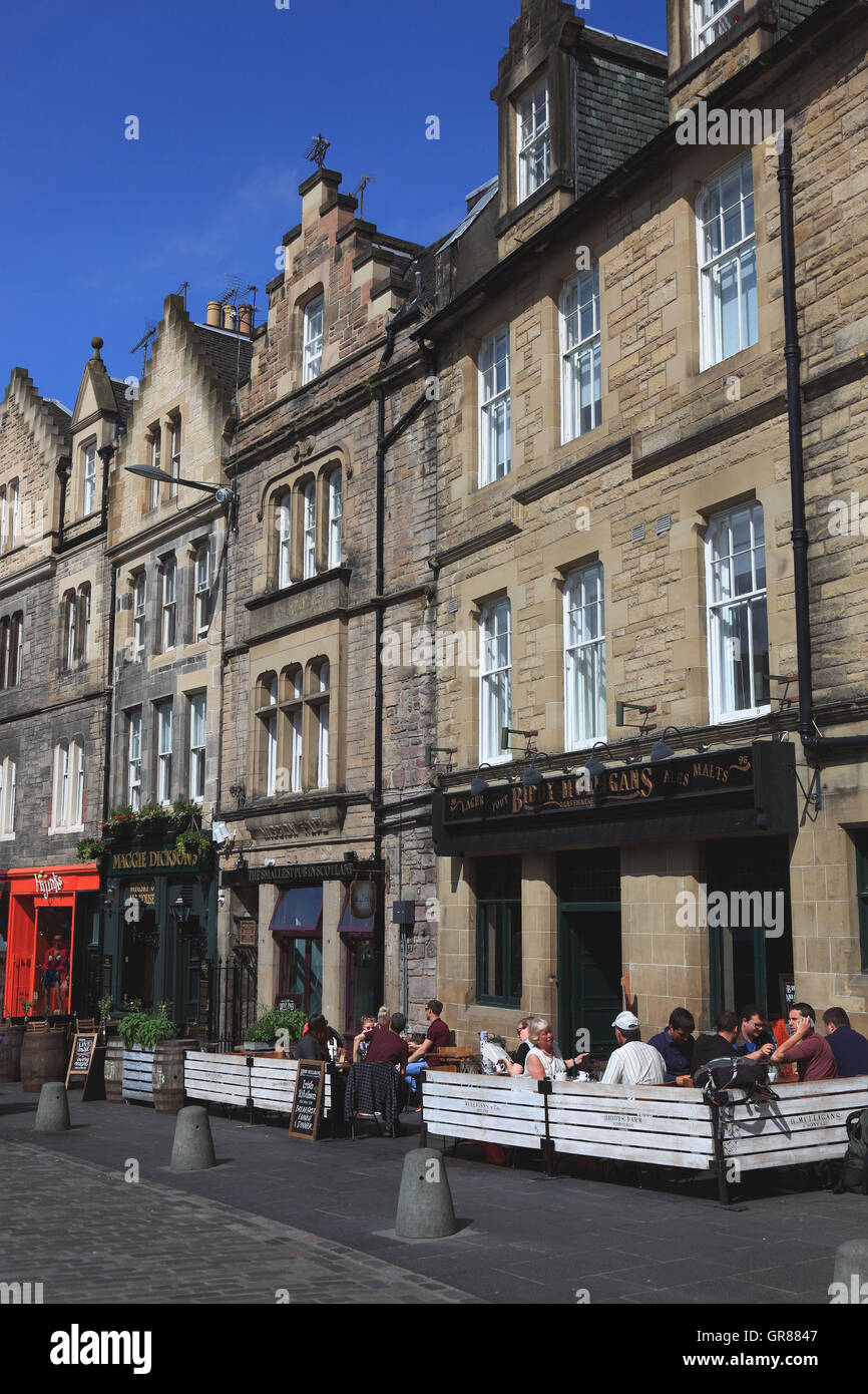 Old buildings in edinburgh hires stock photography and images Alamy