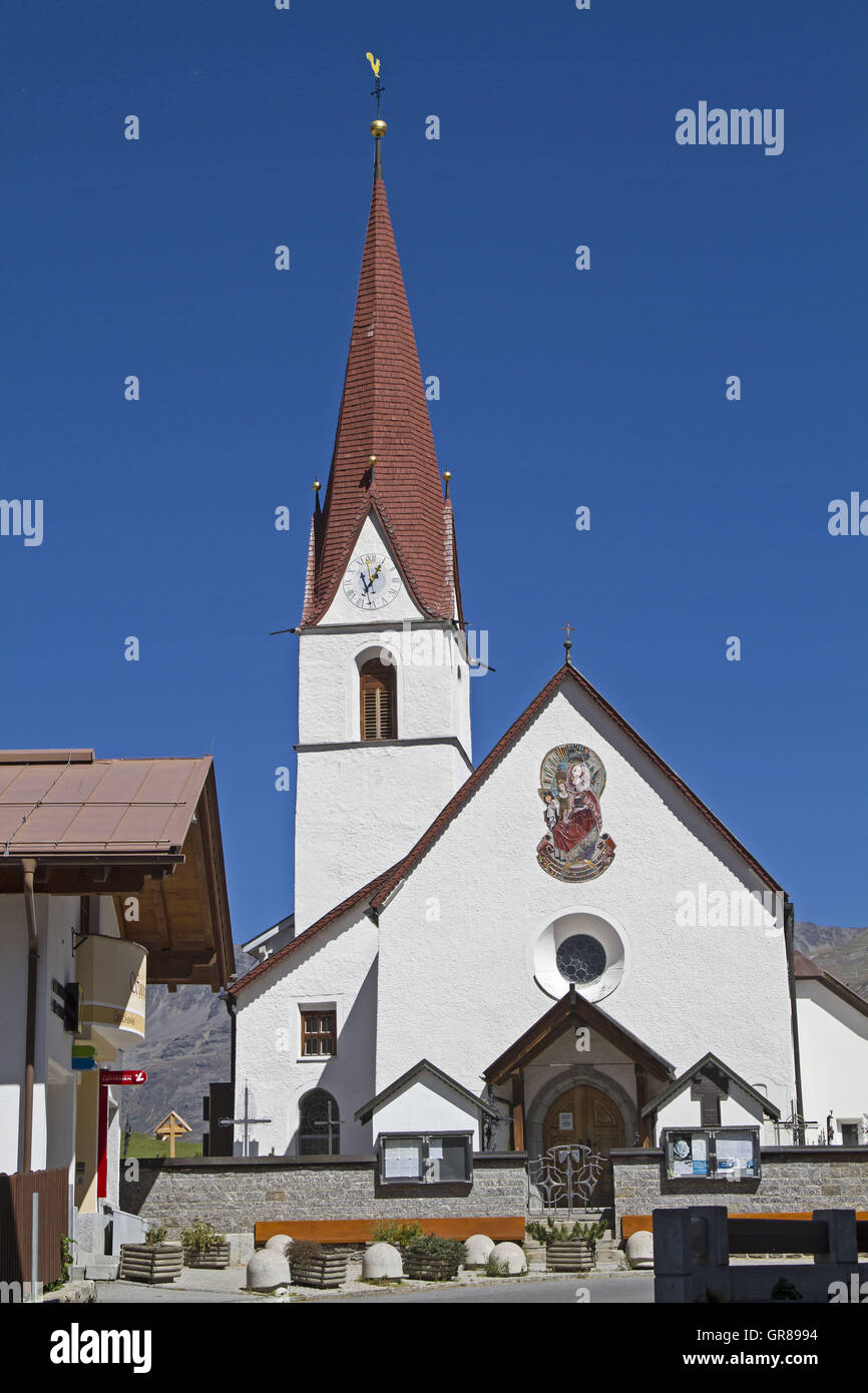 Die Pfarrkirche Von Obergurgl Im Ötztal Stock Photo