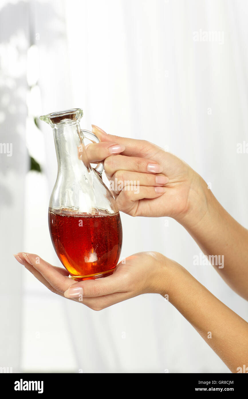 Massage oil hands hires stock photography and images Alamy
